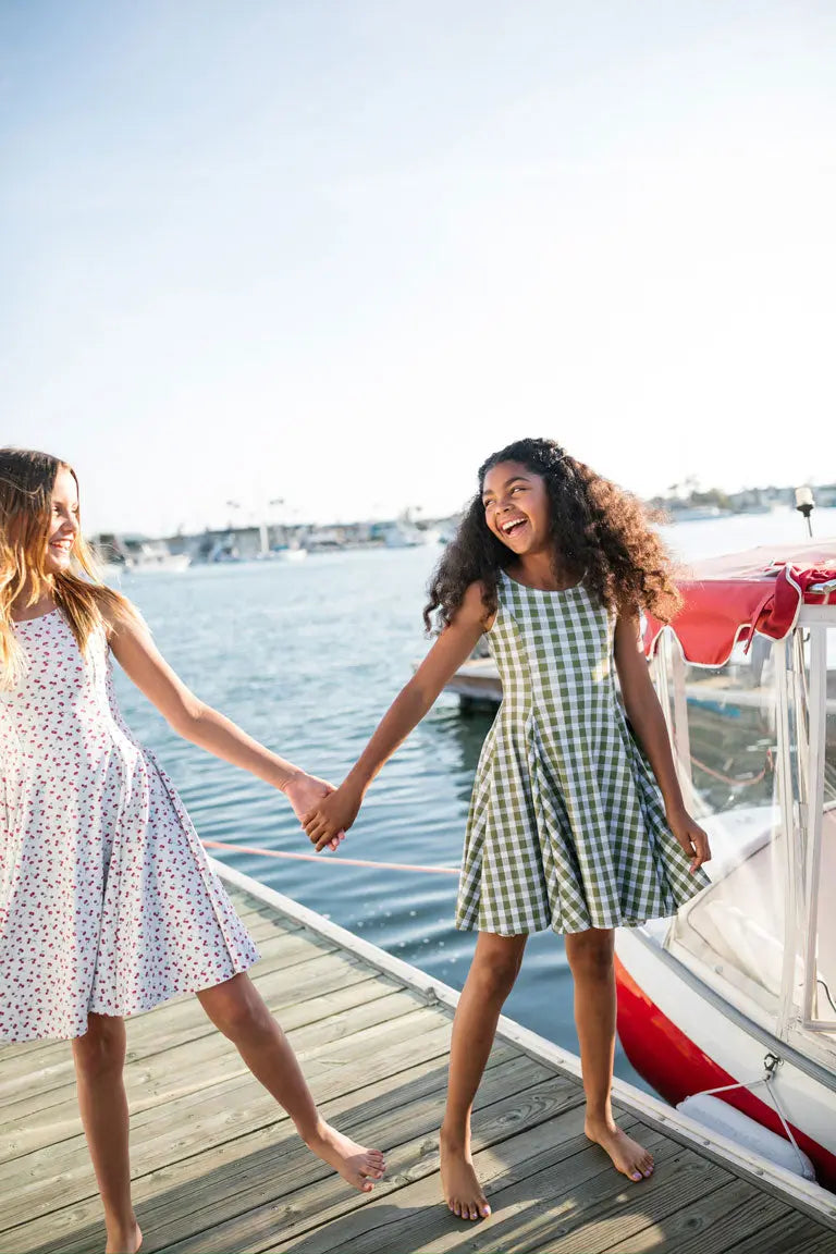 Raising Confident Girls 🤍